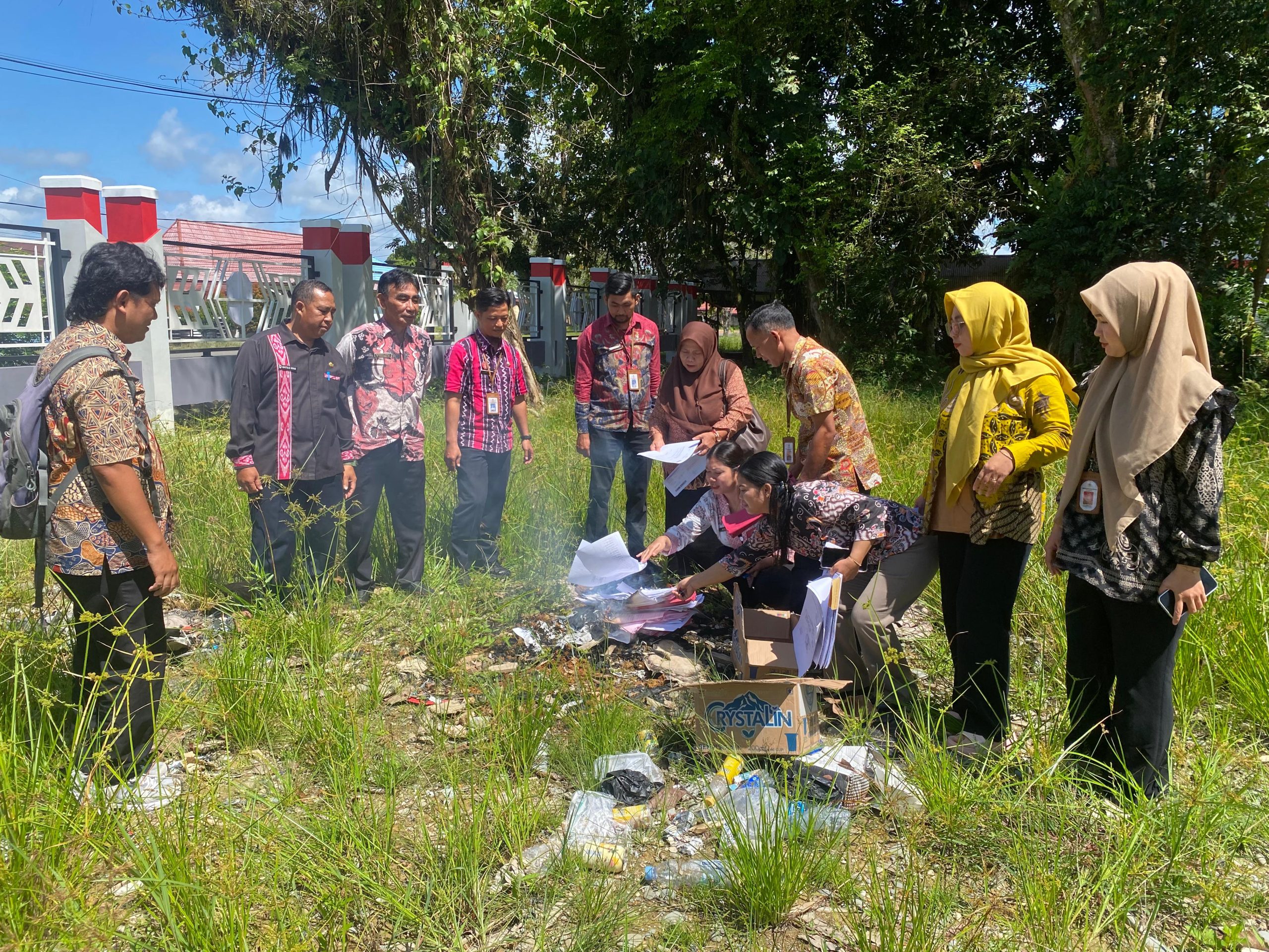 BKPSDM Kapuas Hulu Musnahkan Arsip, Disaksikan Sejumlah Pihak Terkait